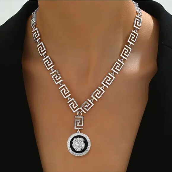 Designer Inspired Black & Silver Lion necklace - Picture 1 of 2